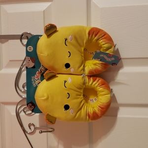 Squishmallows slippers yellow with lil gold flaps NWT size 2-3 children kellytoy
